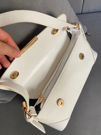 Zoya Shoulder bag